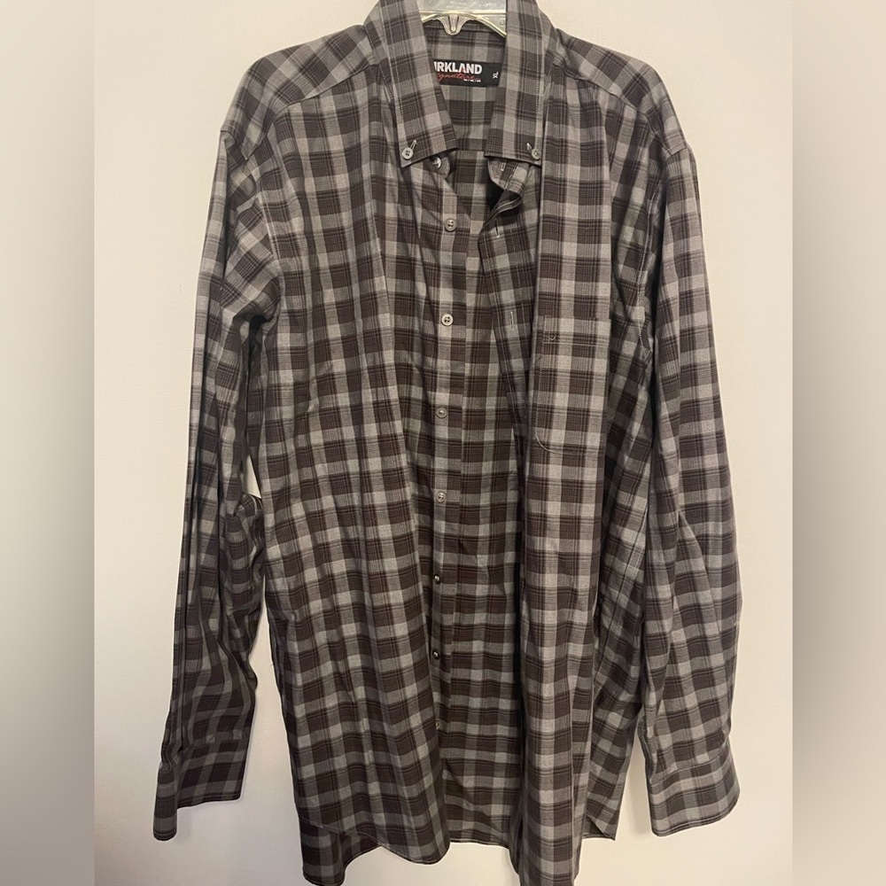 🎉2/$15 Kirkland Signature Gray and Brown Plaid Shirt